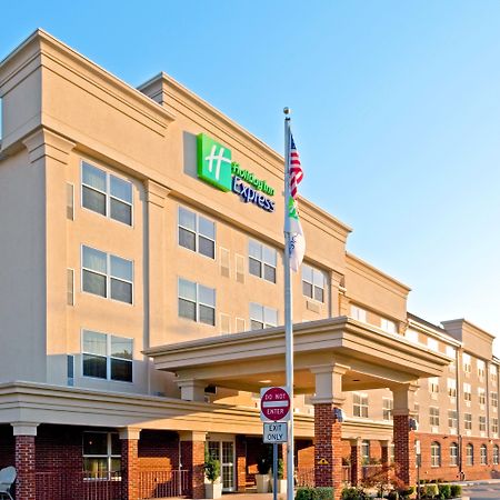 Holiday Inn Express Woodbridge By Ihg Авенел Екстер'єр фото