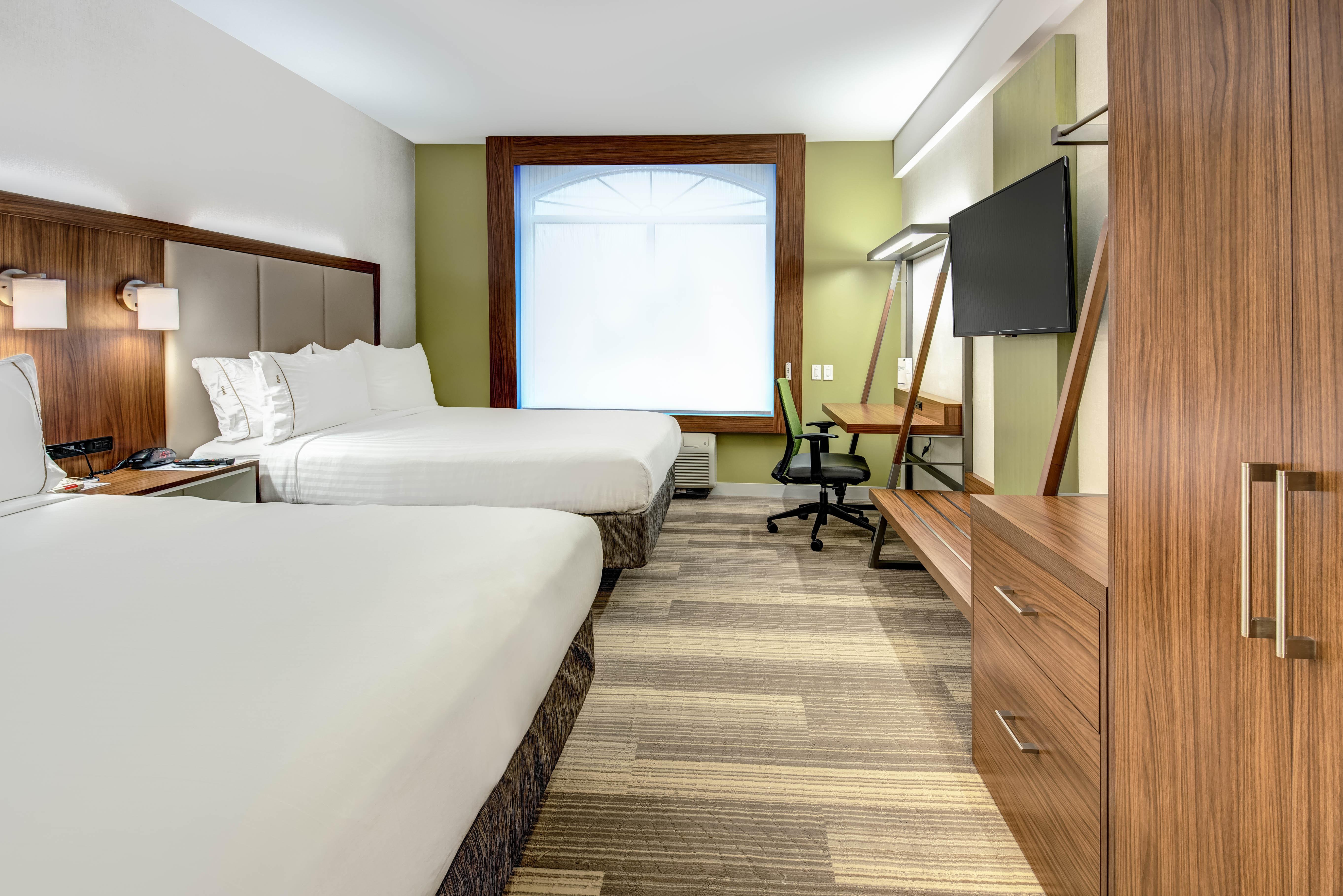 Holiday Inn Express Woodbridge By Ihg Авенел Екстер'єр фото