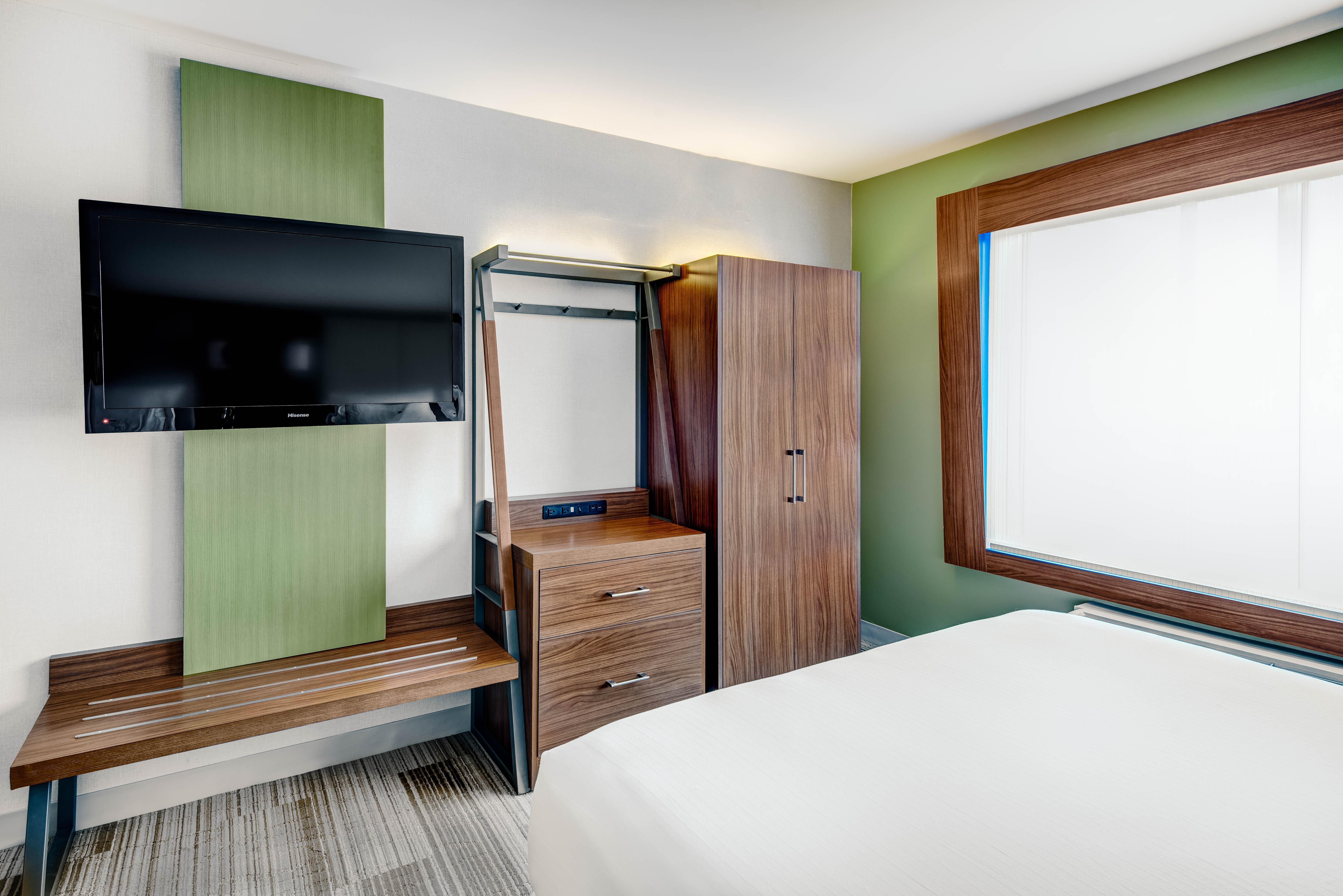 Holiday Inn Express Woodbridge By Ihg Авенел Екстер'єр фото