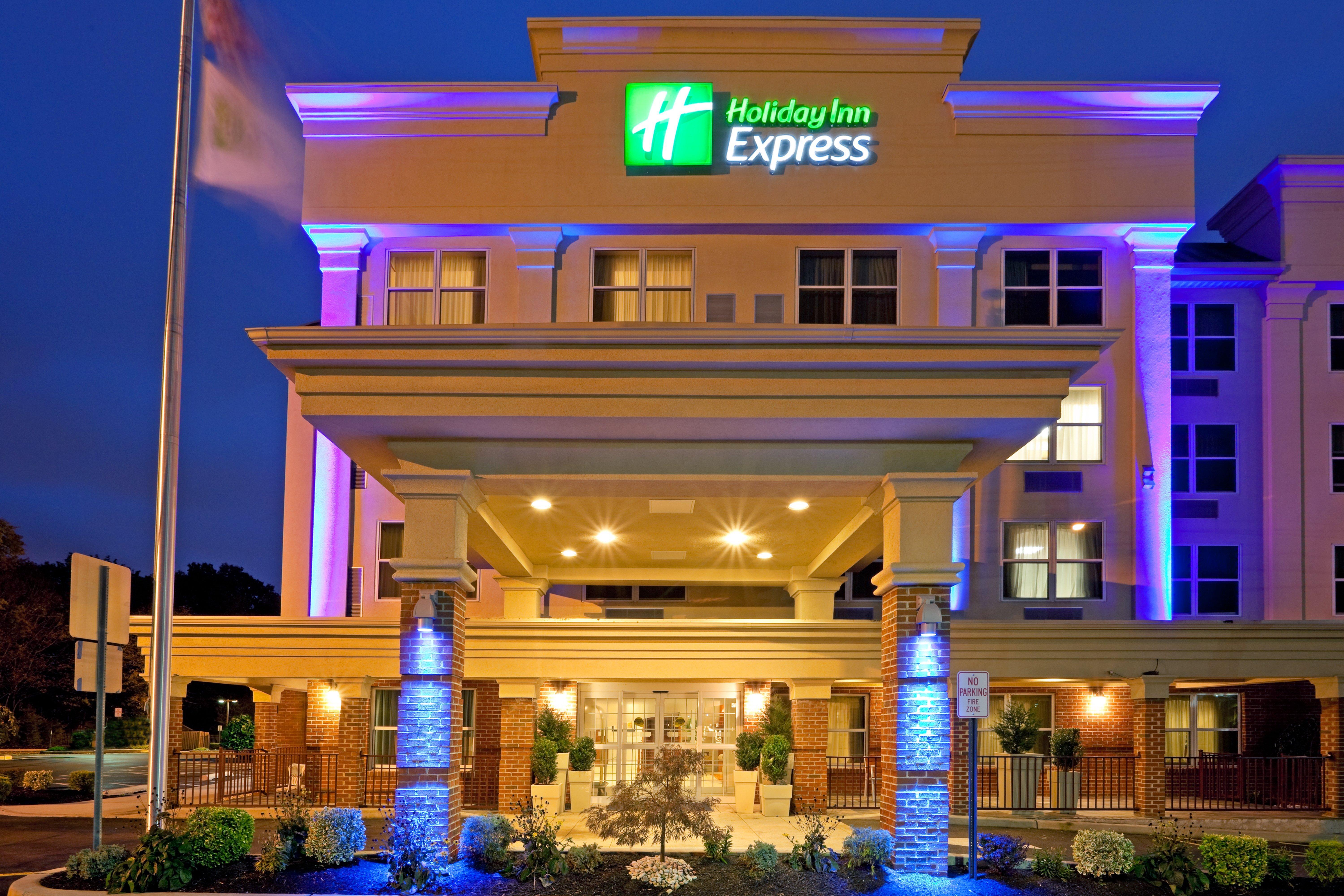 Holiday Inn Express Woodbridge By Ihg Авенел Екстер'єр фото