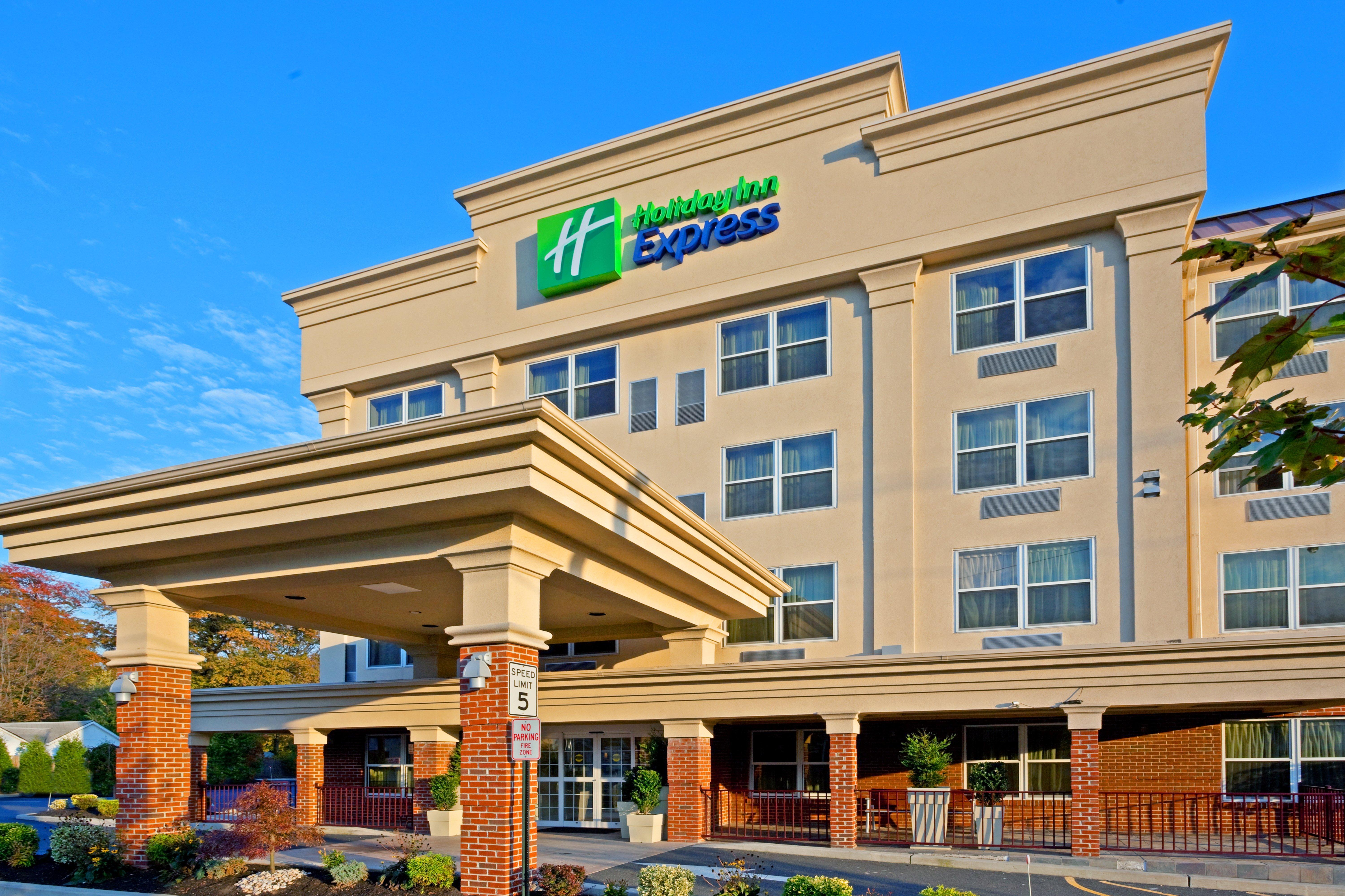 Holiday Inn Express Woodbridge By Ihg Авенел Екстер'єр фото