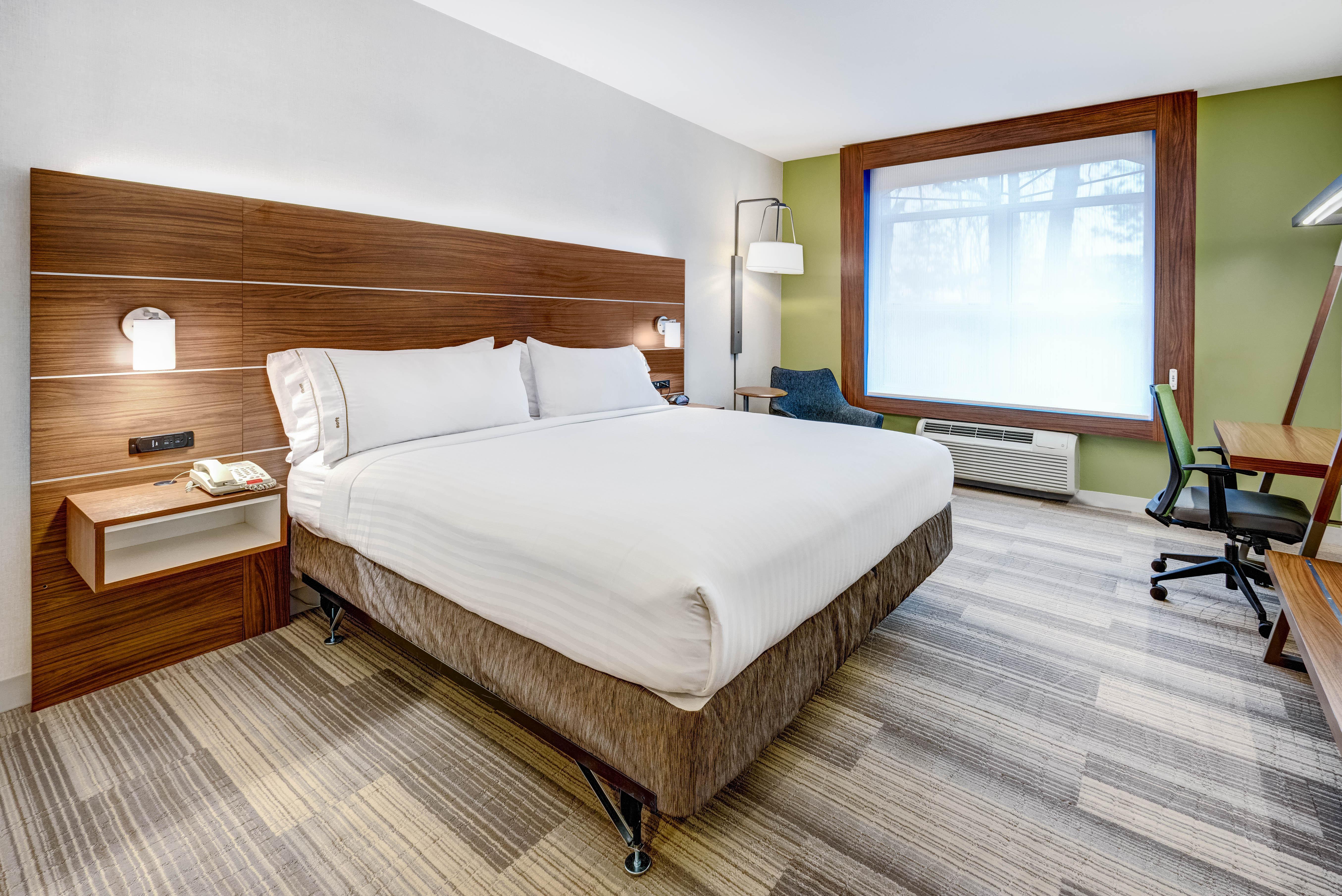 Holiday Inn Express Woodbridge By Ihg Авенел Екстер'єр фото