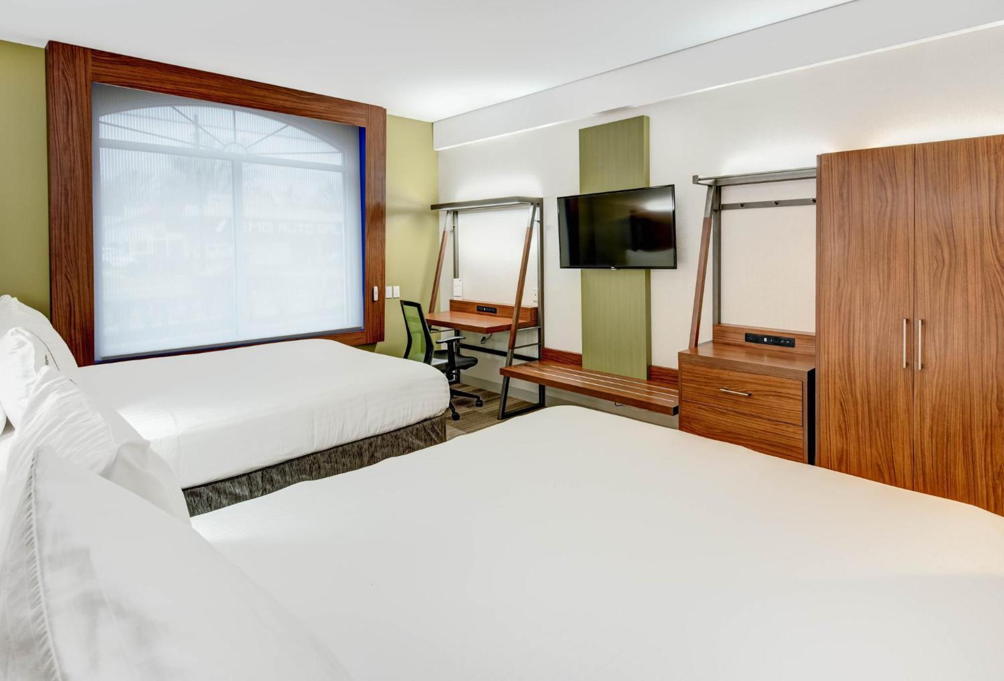 Holiday Inn Express Woodbridge By Ihg Авенел Екстер'єр фото
