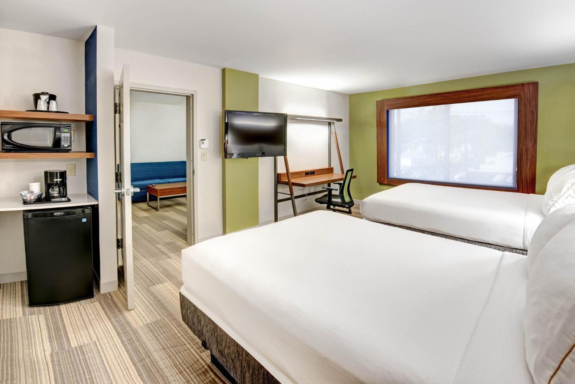 Holiday Inn Express Woodbridge By Ihg Авенел Екстер'єр фото