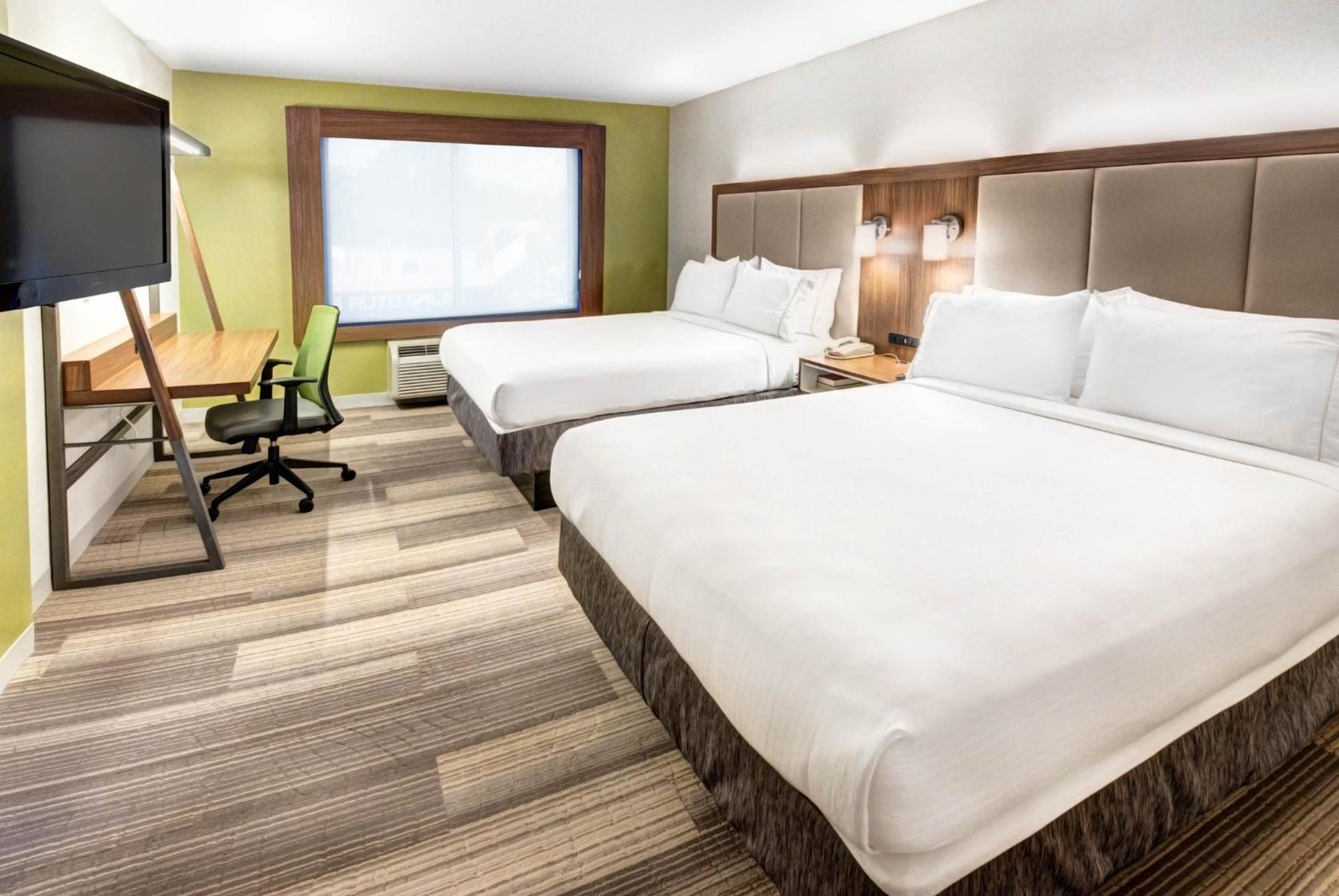 Holiday Inn Express Woodbridge By Ihg Авенел Екстер'єр фото