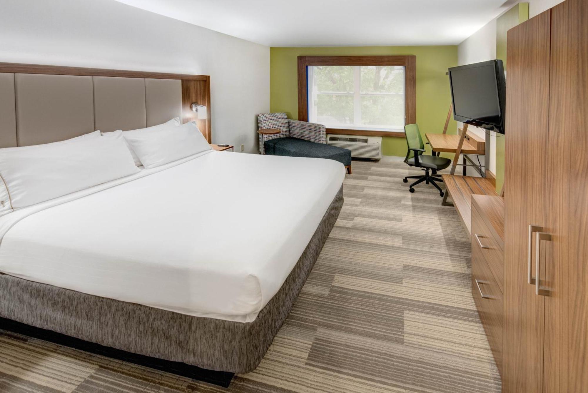 Holiday Inn Express Woodbridge By Ihg Авенел Екстер'єр фото