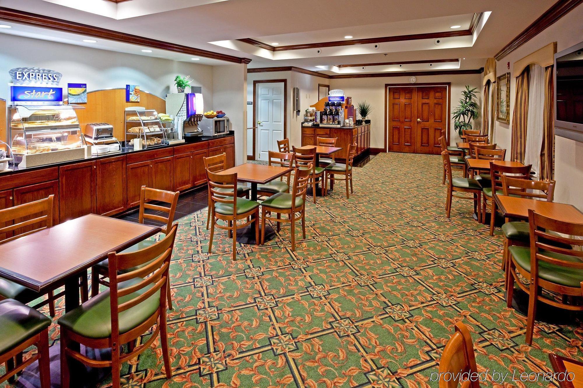 Holiday Inn Express Woodbridge By Ihg Авенел Ресторан фото